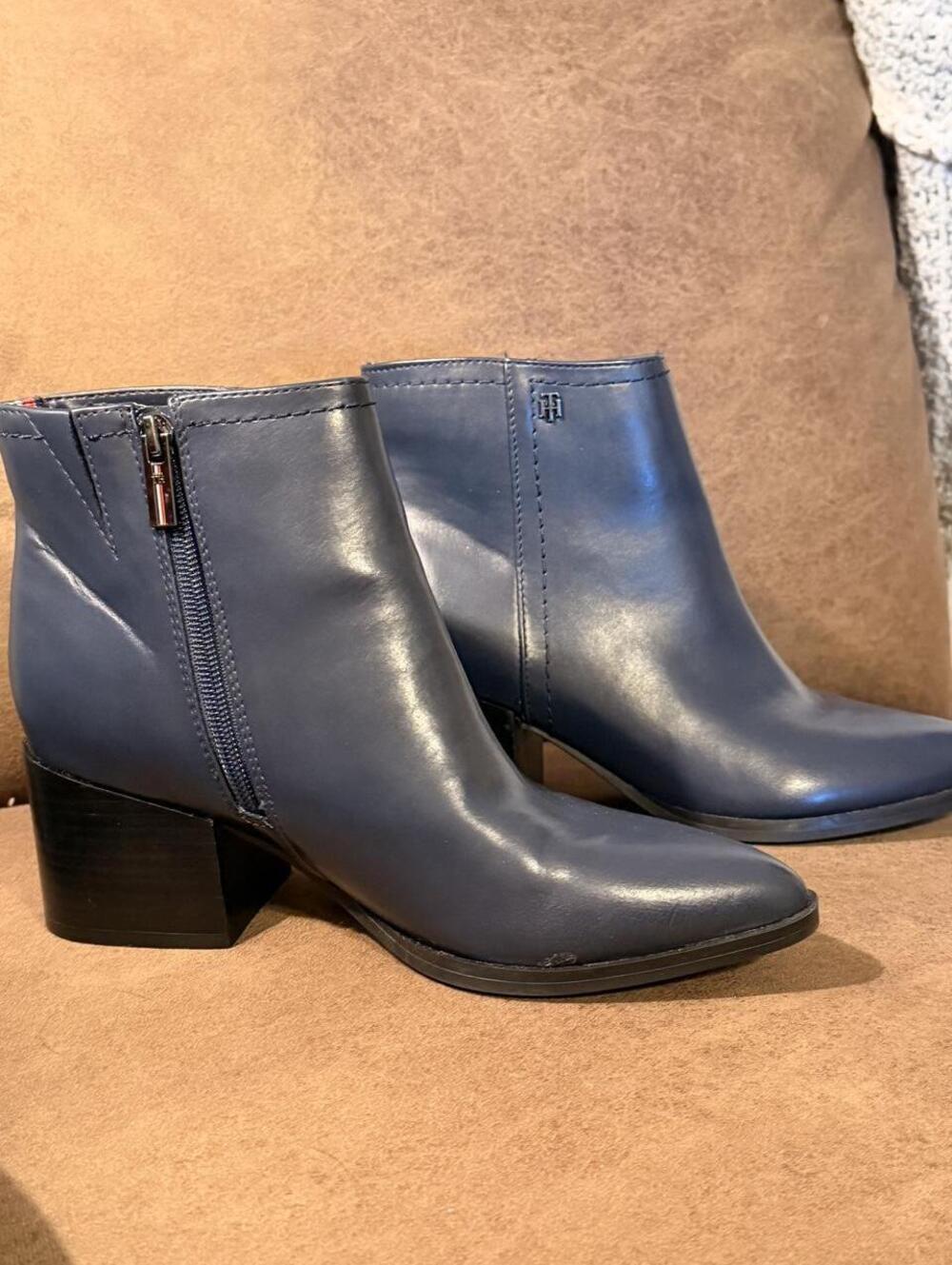 Tommy Hilfiger Jetz 2 Navy Blue Preppy Chic Pointed Toe Ankle Boots